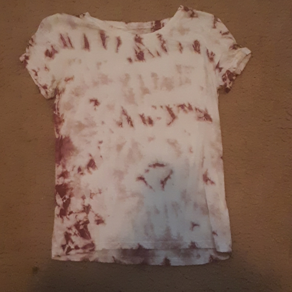 Pink and white granite patterned t shirt
